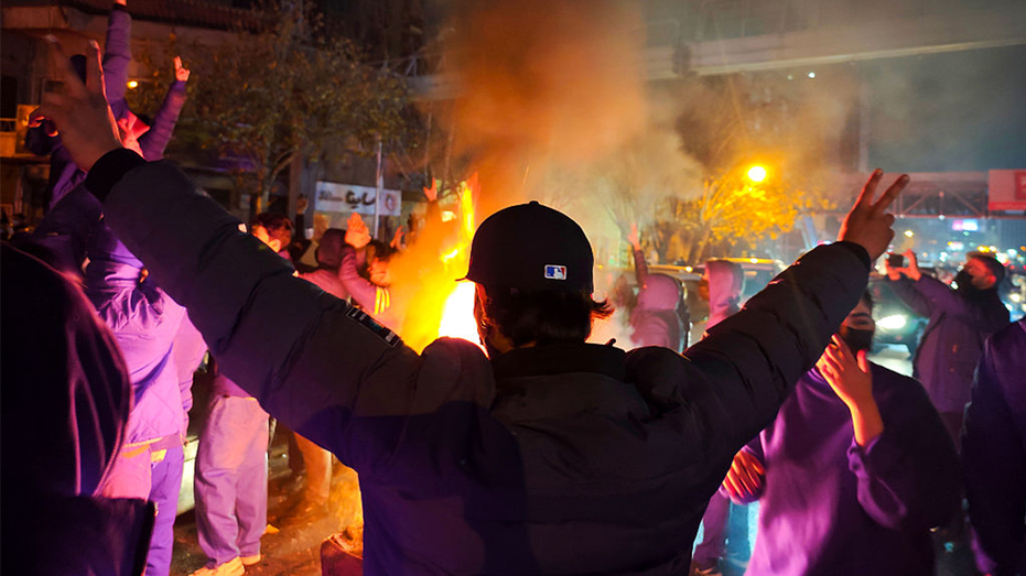 Iranians able to make some international calls as internet remains blocked amid protests