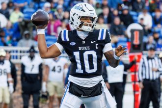Duke sues QB Mensah, tries to prevent transfer