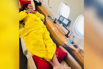 चार्टर प्लेन में आराम, डिफेंडर और पोर्श कार का काफिला, कभी हाथी व ऊंठ की सवारी… ऐसा है सतुआ बाबा का जलवा