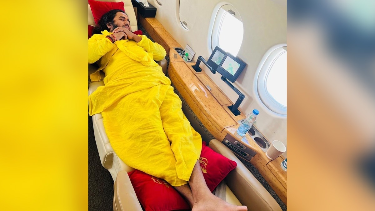 चार्टर प्लेन में आराम, डिफेंडर और पोर्श कार का काफिला, कभी हाथी व ऊंठ की सवारी… ऐसा है सतुआ बाबा का जलवा