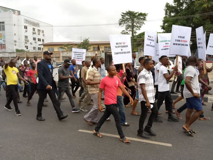 Indigenous contractors protest in Abuja over unpaid N4 trillion debts