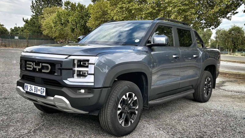BYD Shark bakkie lacks stamina for all-day Raptor hunting