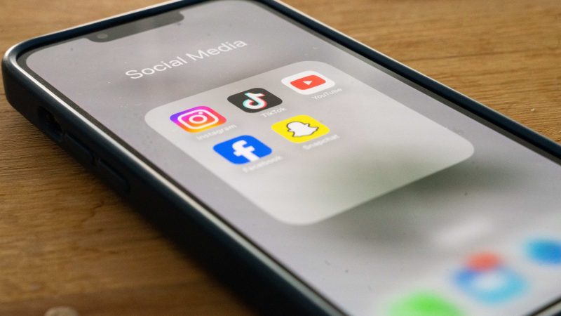 Britain asks parents: Should social media be banned for under-16s?