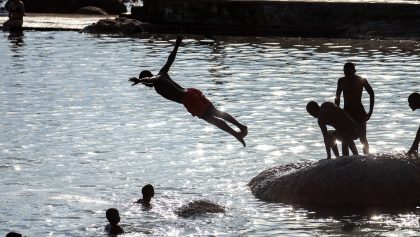 PHOTO ESSAY: Chilling out — Capetonians take to the water as heatwave sets in