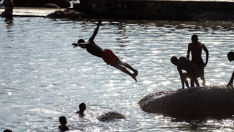PHOTO ESSAY: Chilling out — Capetonians take to the water as heatwave sets in
