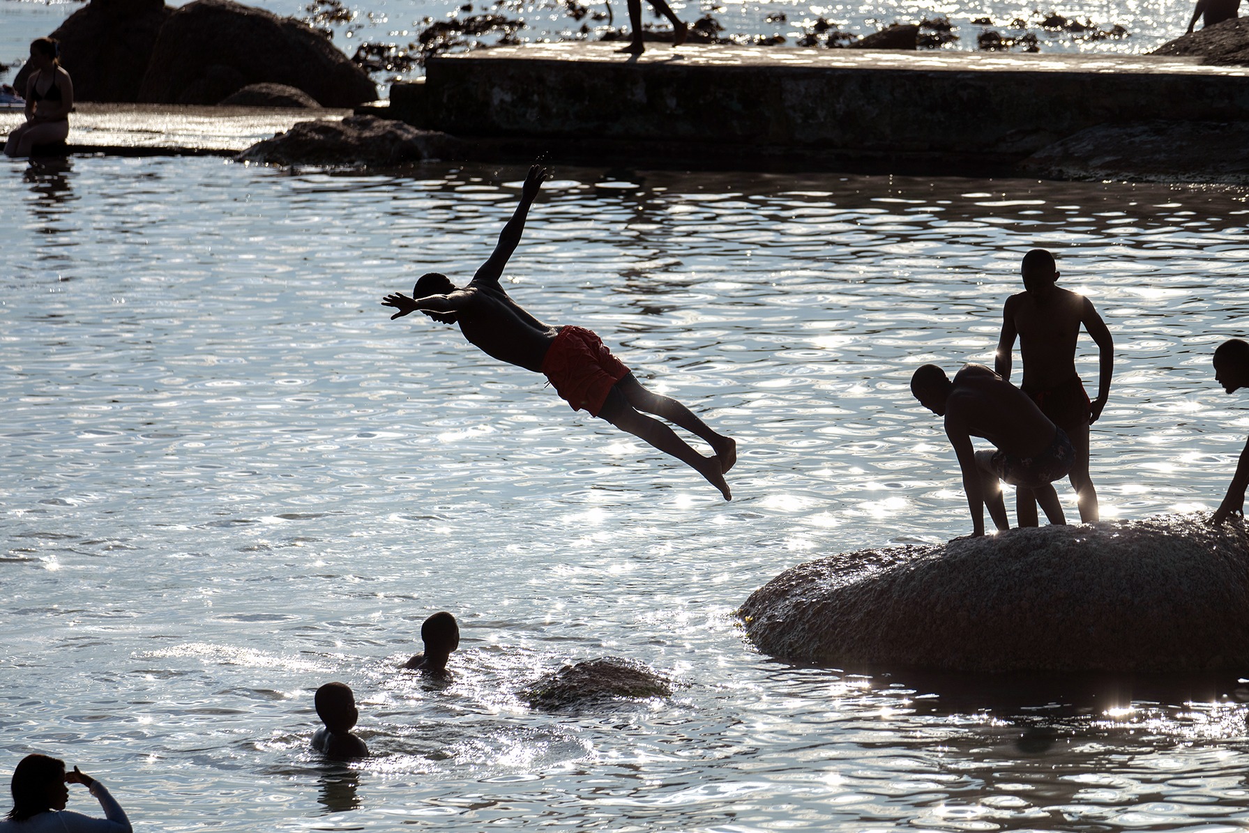 PHOTO ESSAY: Chilling out — Capetonians take to the water as heatwave sets in