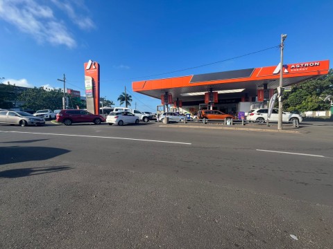 Motorists rush to fill tanks before fuel price increase