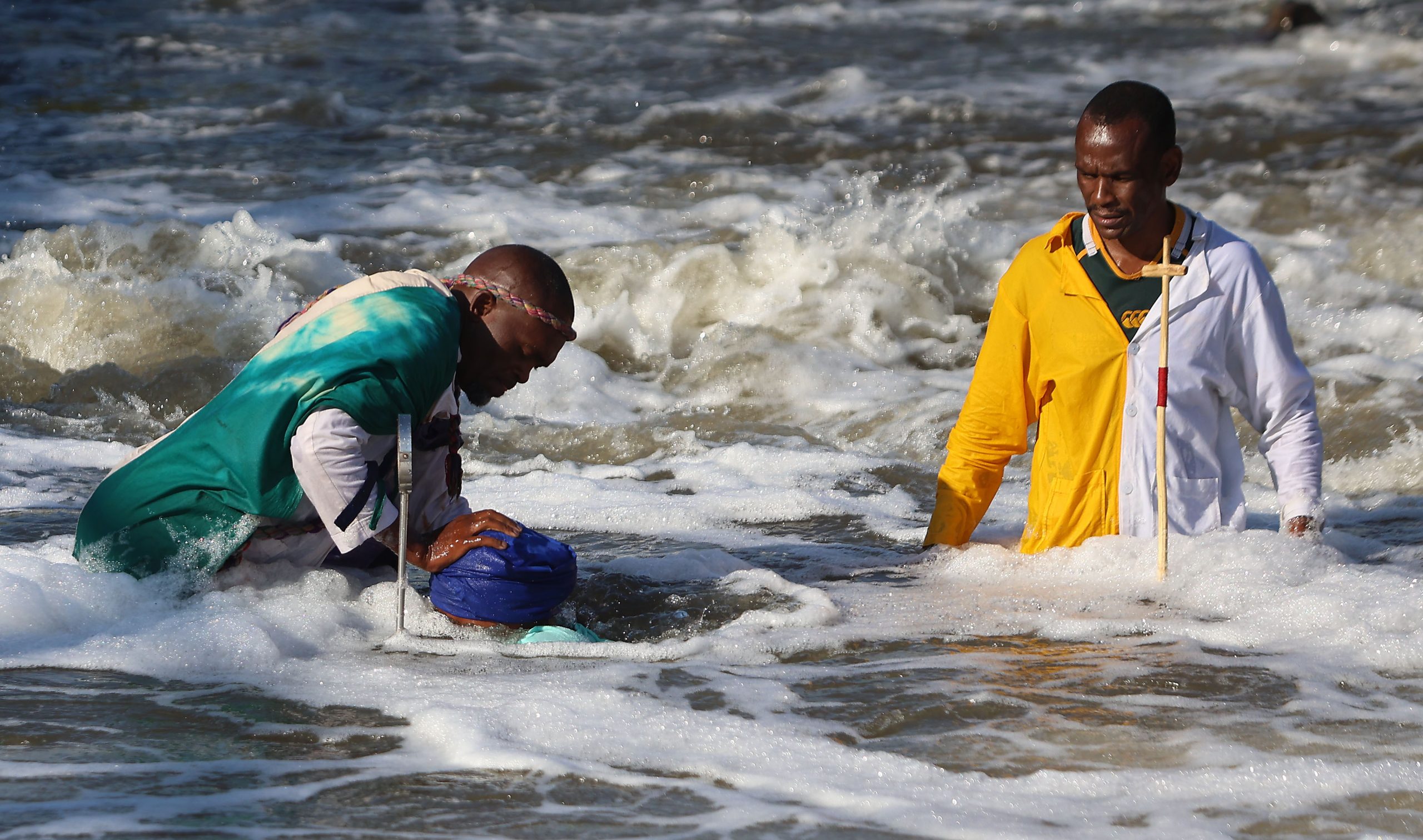PHOTO ESSAY: Easter friday baptisms draw congregants to Kliprivier south of Johannesburg